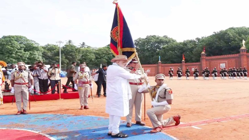 புதுச்சேரி காவல்துறைக்கு ஜனாதிபதியின் வண்ணக்கொடி விருது: அமித்ஷா வழங்கினார்