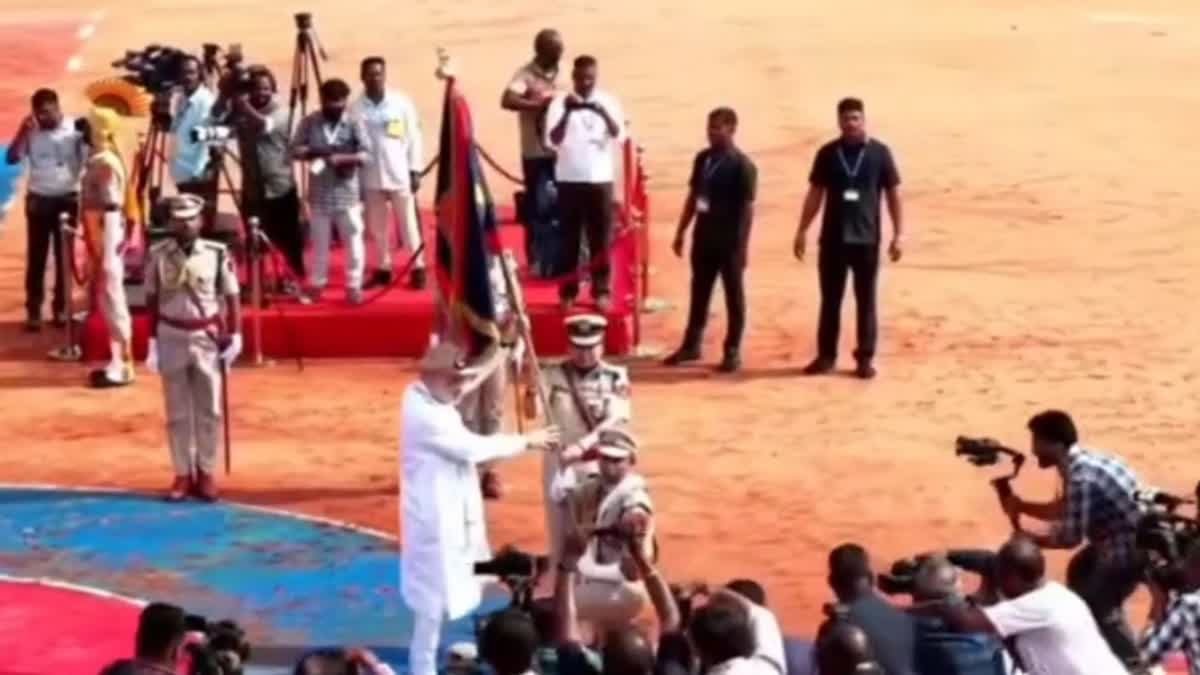 மத்திய அமைச்சர் அமித் ஷா பங்கேற்ற அணிவகுப்பு நிகழ்ச்சி