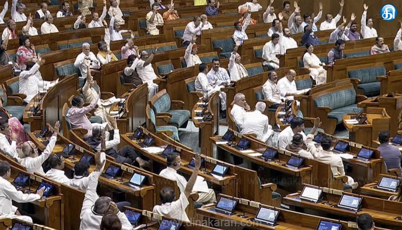 நாடாளுமன்றம் தொடர்ந்து முடக்கம்; மேலும் 2 மசோதாக்கள் மக்களவையில் நிறைவேற்றம்: எந்தவித விவாதமும் இல்லாததால் சர்ச்சை
