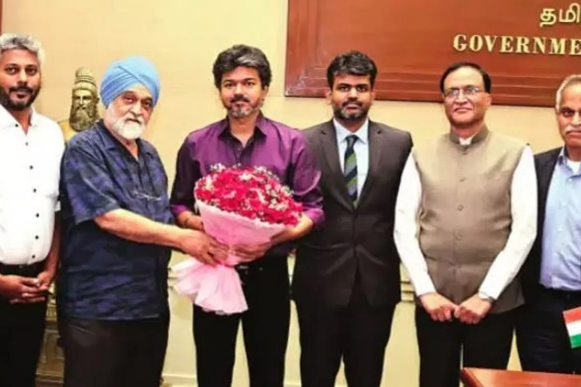 முதல்வா் விஜய்யுடன் மாண்டேக்சிங் அலுவாலியா குழு சந்திப்பு