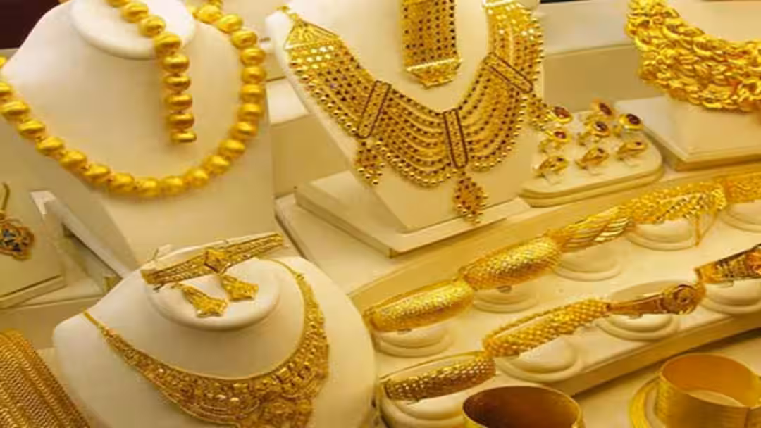 Gold and silver rate today : இன்று நகை வாங்க சூப்பர் சான்ஸ்.! ஒரே நாளில் திடீர் ட்விஸ்ட்.