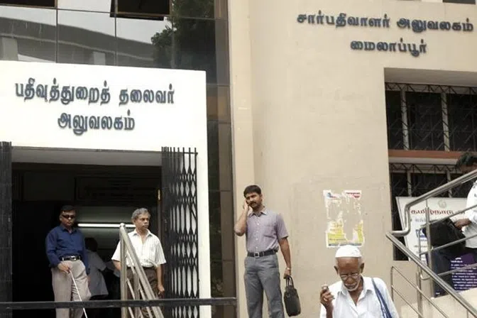 தமிழகத்தில் இணைய வழி பத்திரப்பதிவு: பெரும் வரவேற்பு