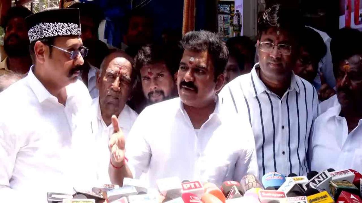 “சசிகலாவை முதல்வராக்குங்கள் என முதலில் சொன்னதே அவர் தான்”