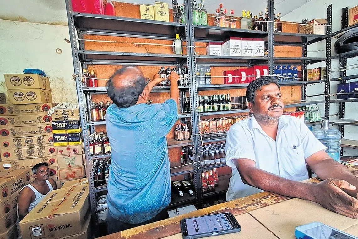 டாஸ்மாக் ஊழியர்களுக்கு இருமடங்கு ஊதிய உயர்வு அறிவிப்பு