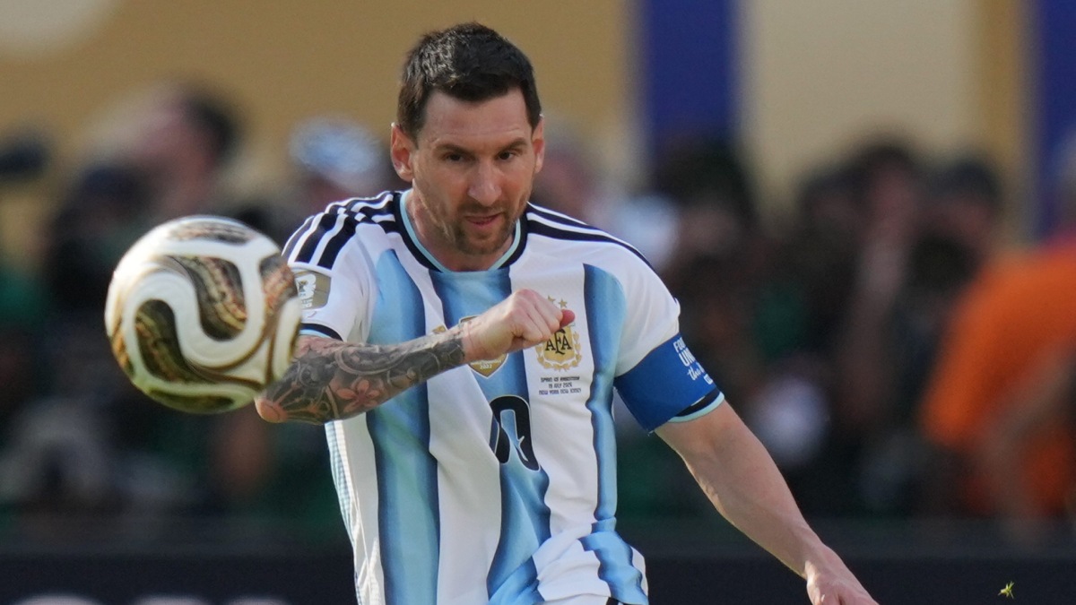 Lionel Messi: சர்வதேச கால்பந்து போட்டியிலிருந்து மெஸ்ஸி ஓய்வு.. கடிதம் மூலம் ரசிகர்களுக்கு உருக்கம்