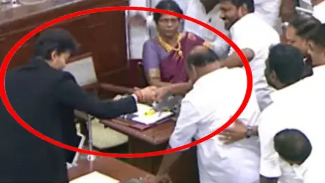 தடுமாறிய திமுக உறுப்பினர்: உதவிய முதலமைச்சர் விஜய்..!