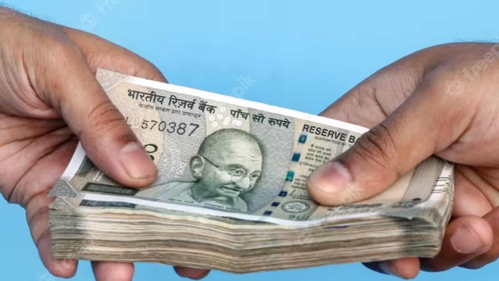 மத்திய அரசு ஊழியர்களுக்கு ஜாக்பாட் : வங்கி வேலைநிறுத்ததால் செப்டம்பர் மாதம் முன்கூட்டியே சம்பளம்