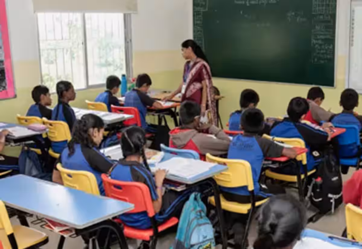 மும்மொழி கொள்கையில் 6ம் வகுப்புக்கு விலக்கு