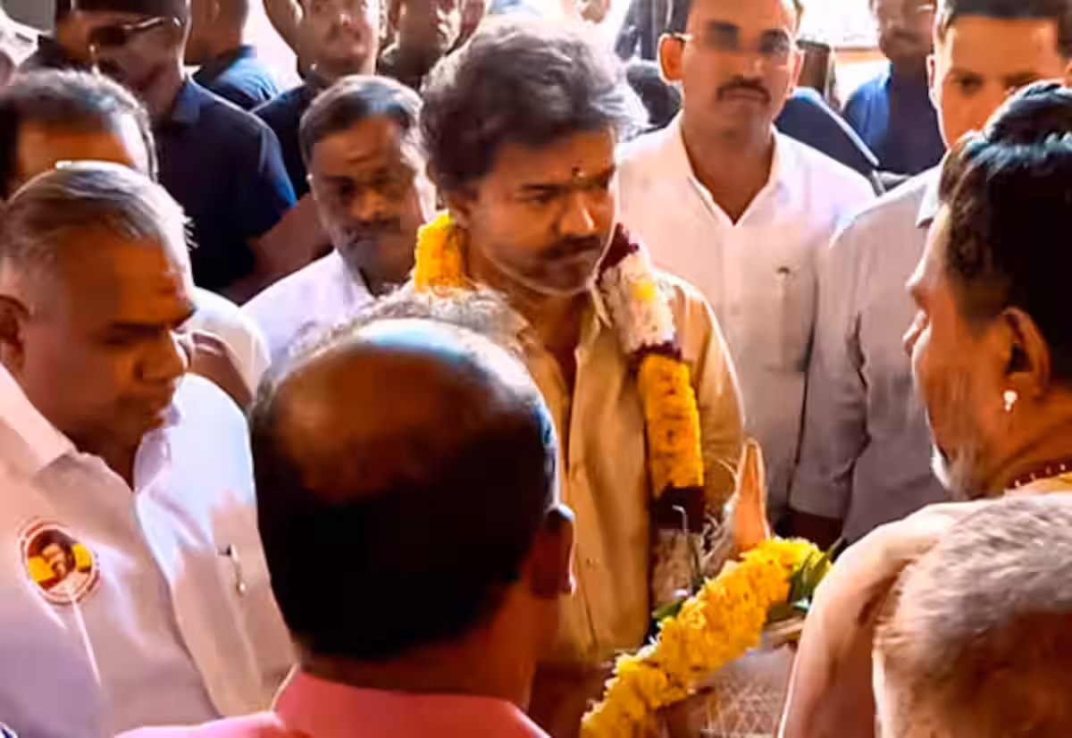 மீனாட்சி அம்மன் கோவிலில் விஜய் அண்ட் பேமிலி பெயரில் அர்ச்சனை செய்த முதல்வர்