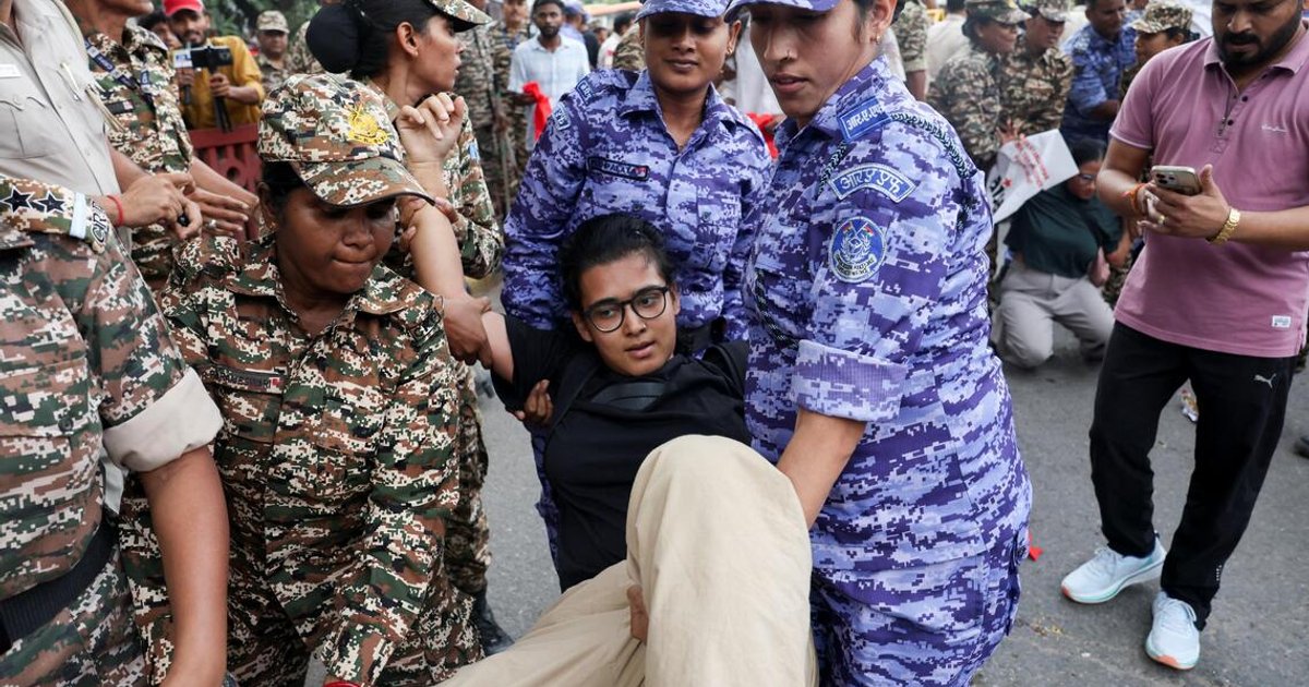 உச்ச நீதிமன்றம்: அமைதியான முறையில் கூடுபவர்களைக் கைதுசெய்யக் கூடாது
