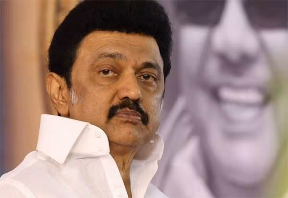 கரப்பானை கட்டிக்கொள்ளும் தி.மு.க.,