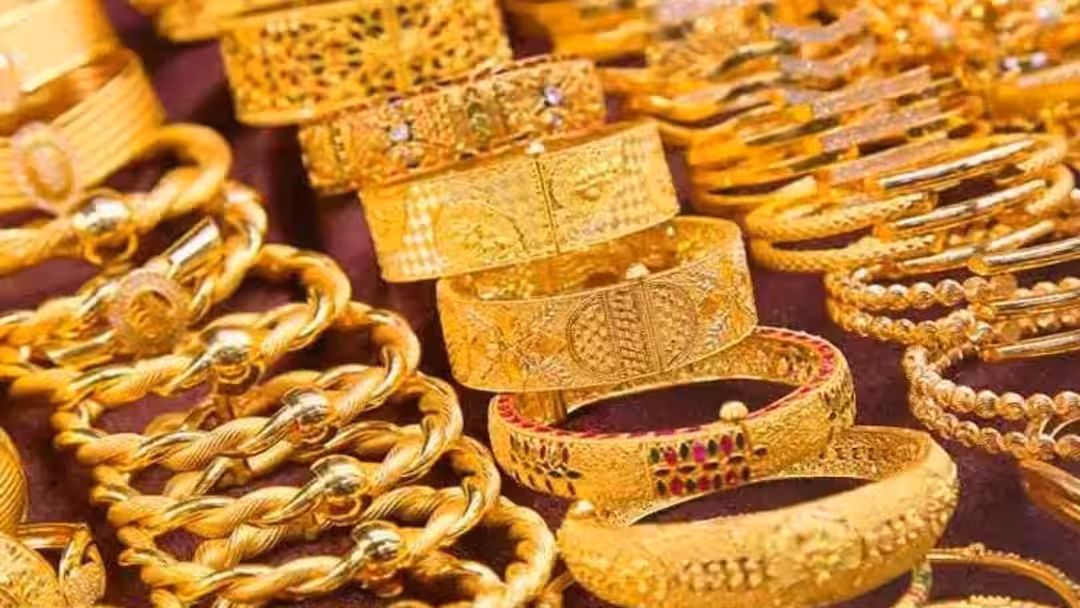 Gold And Silver Rate Today: விடாமல் உயரும் தங்கம்.. ஒரே நாளில் இவ்வளவா.!! 15 ஆயிரம் ரூபாய் அதிகரித்த