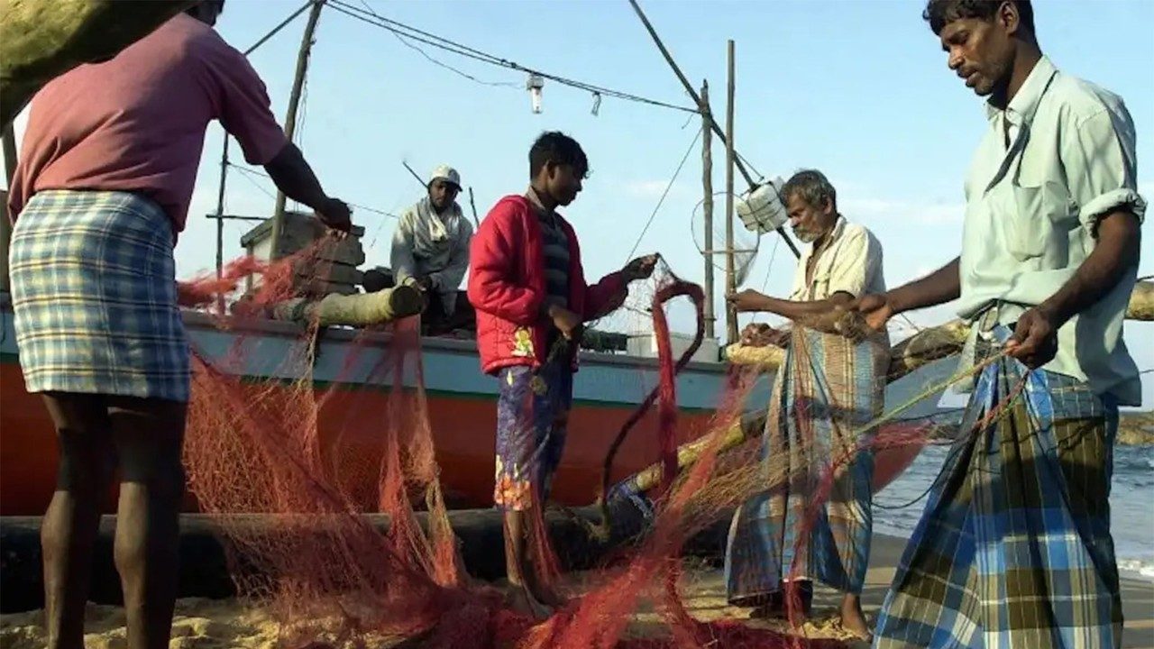 எரிபொருள் விலை உயர்வால் இலங்கை மீனவர்கள் பாதிப்பு