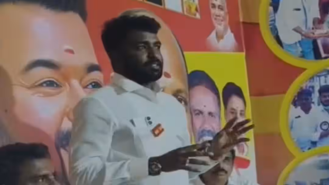 வாக்காளர்களுக்கு ரூ.2000 கொடுத்ததை ஒப்புக்கொண்ட தவெக வேட்பாளர்