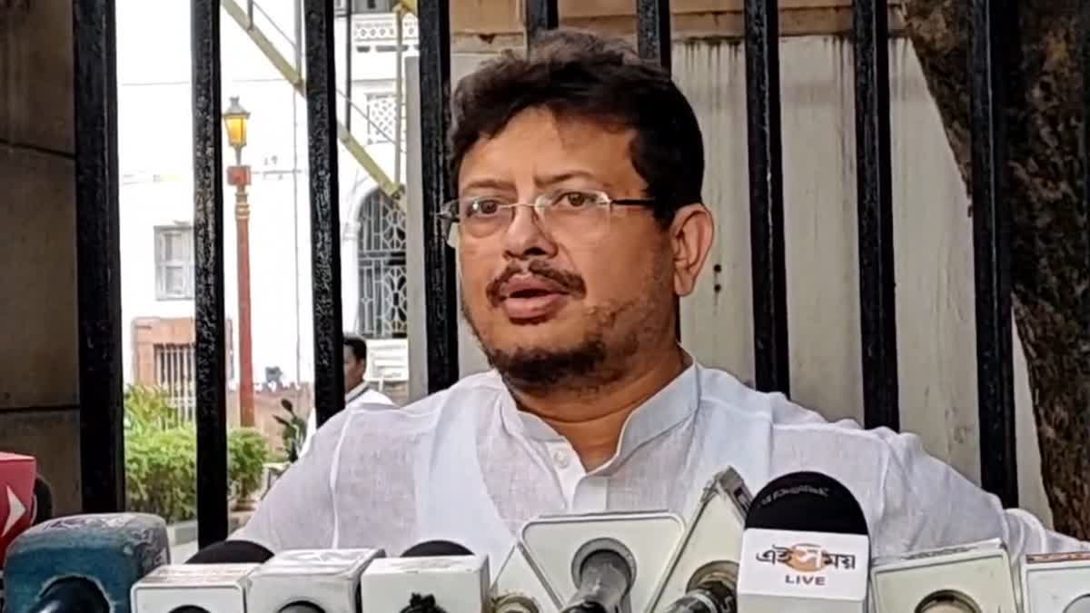 கலகலத்த திரிணாமுல் காங்கிரஸ்... அதிருப்தி எம்எல்ஏக்களை அங்கீகரித்த சபாநாயகர்; மம்தாவுக்கு பின்னடைவு
