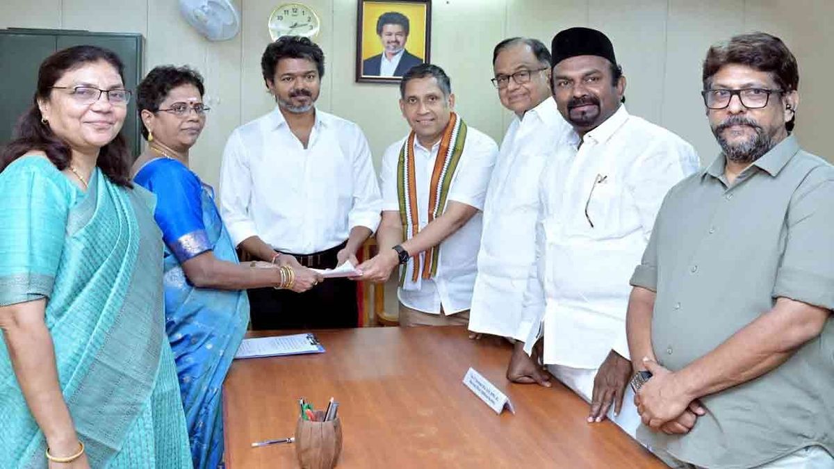 மாநிலங்களவை உறுப்பினர் பதவிக்கான தேர்தல் : பிரவீன் சக்கரவர்த்தி வேட்புமனுத் தாக்கல்!