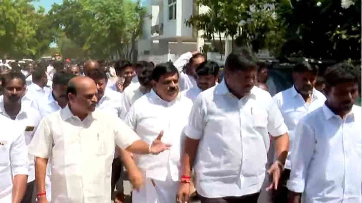 தவெகவிற்கு நடையைக் கட்டிய அதிமுக முன்னாள் அமைச்சர்கள்