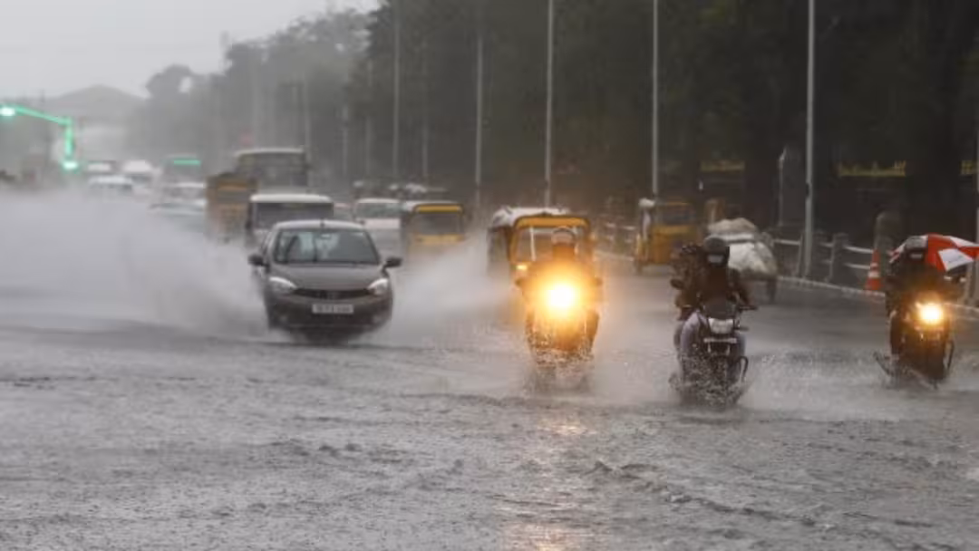 TN Weather Update: இடி, மின்னல் மிரட்ட..! 14 மாவட்டங்களில் இன்று கனமழை, சென்னை? தமிழக வானிலை