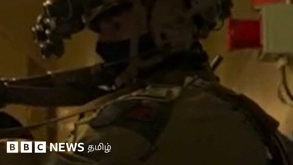 ரஷ்ய எண்ணெய் கப்பலை பிரிட்டிஷ் படை கைப்பற்றிய காட்சி