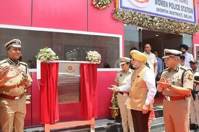 டெல்லியில் முதல் மகளிர் காவல் நிலையம் திறப்பு