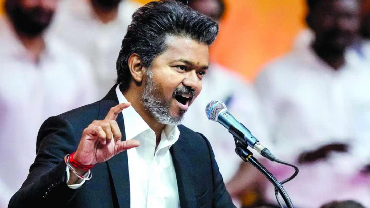 இன்னொரு தடவை அப்படி பேசினால் உன்னை தூக்கிடுவேன்.. கட்சிக்காரரை எச்சரித்த விஜய்.. செம வார்னிங்காம்