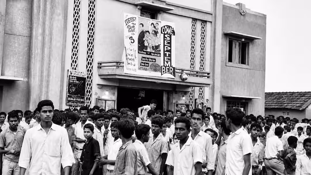 மூன்று தீபாவளி வரை ஹவுஸ்ஃபுல்... இதுவரை எந்த தமிழ் படமும் முறியடிக்காத சாதனை!
