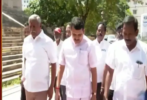 செந்தில்பாலாஜி திருவல்லிக்கேணி காவல்நிலையத்தில் ஆஜர்