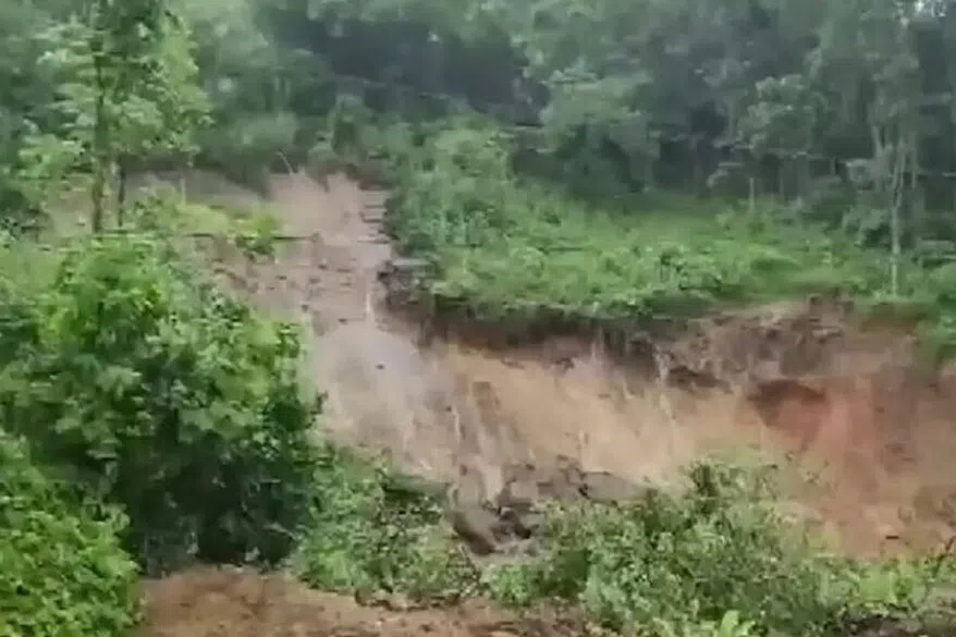 கேரளாவில் வெள்ளம், நிலச்சரிவு: மூவர் மரணம்