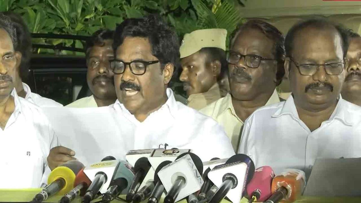 “ராஜினாமா செய்ய நிர்பந்தித்தார்”