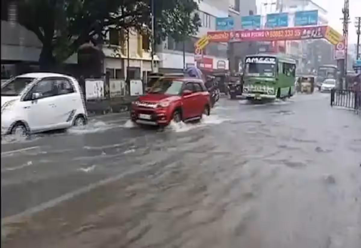 கேரளாவில் தொடரும் கனமழைக்கு 27 பேர் பலி; மலையோர பாதைகளில் கட்டுப்பாடு