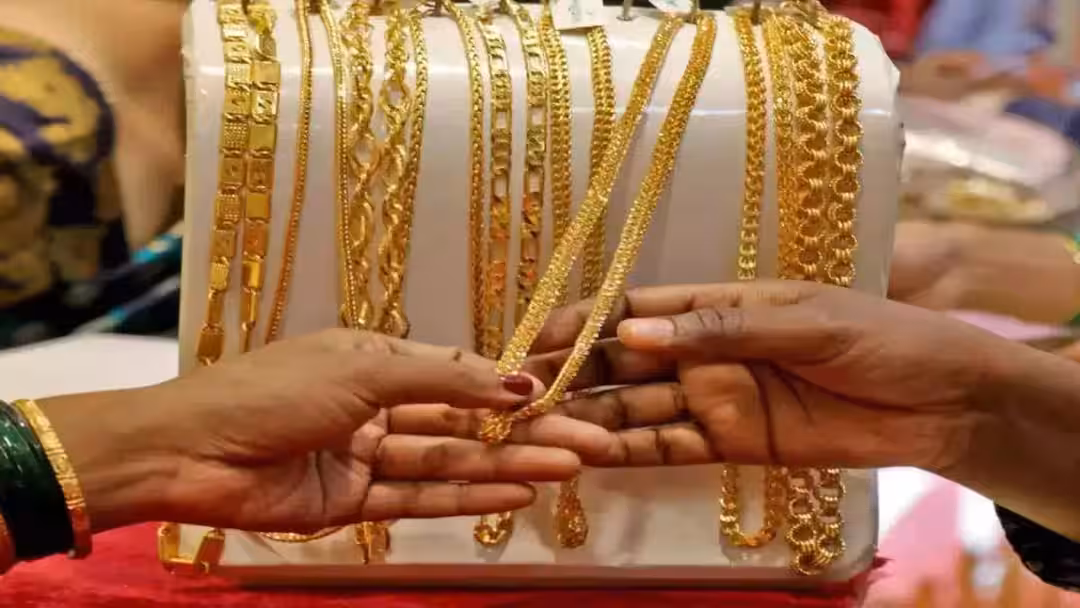Gold and silver rate today : சவரனுக்கு ரூ. 4,400 உயர்ந்தது.! இரண்டே நாளில் அதிரடி மாற்றம்