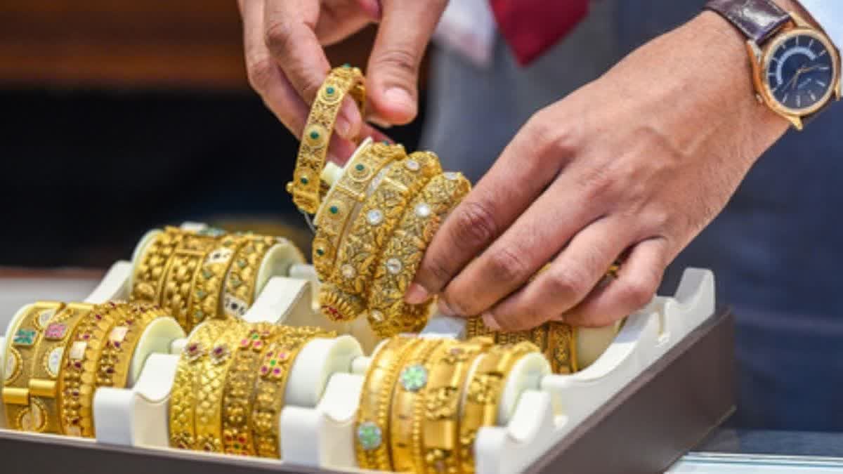 தங்கம் விலை சவரனுக்கு ரூ. 1,440 குறைவு
