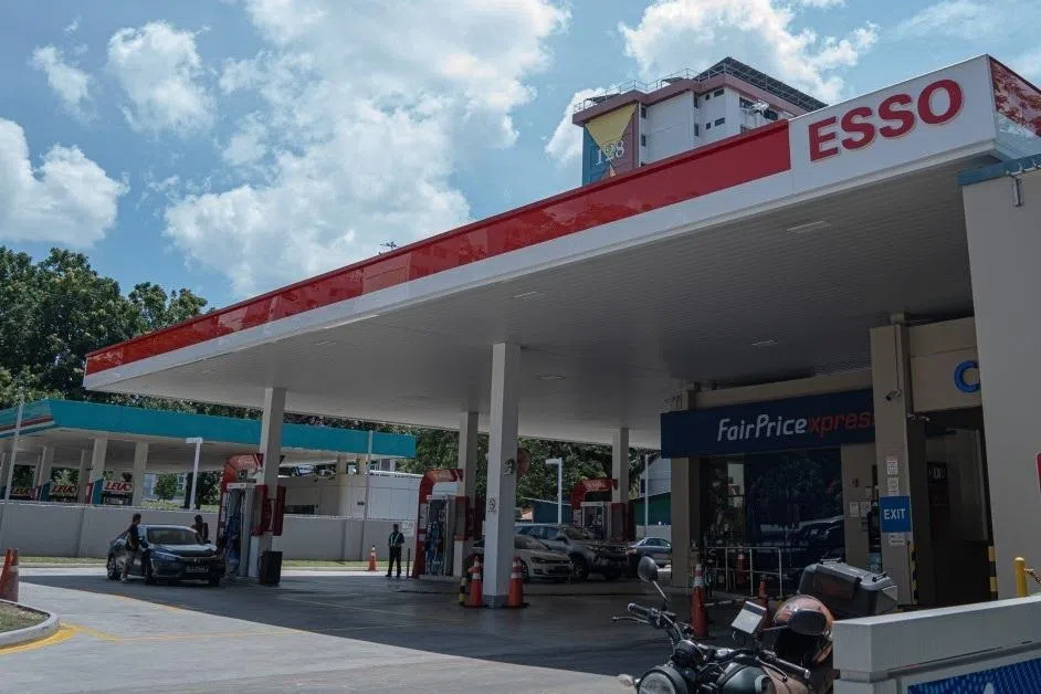 சிங்கப்பூரில் எண்ணெய் விலை 2வது நாளாக குறைந்தது, சிங்க‌ப்பூர் செய்திகள்