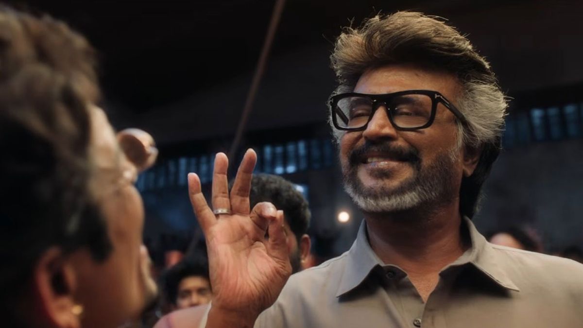 ‘இளமை தேனாகுதே...’
