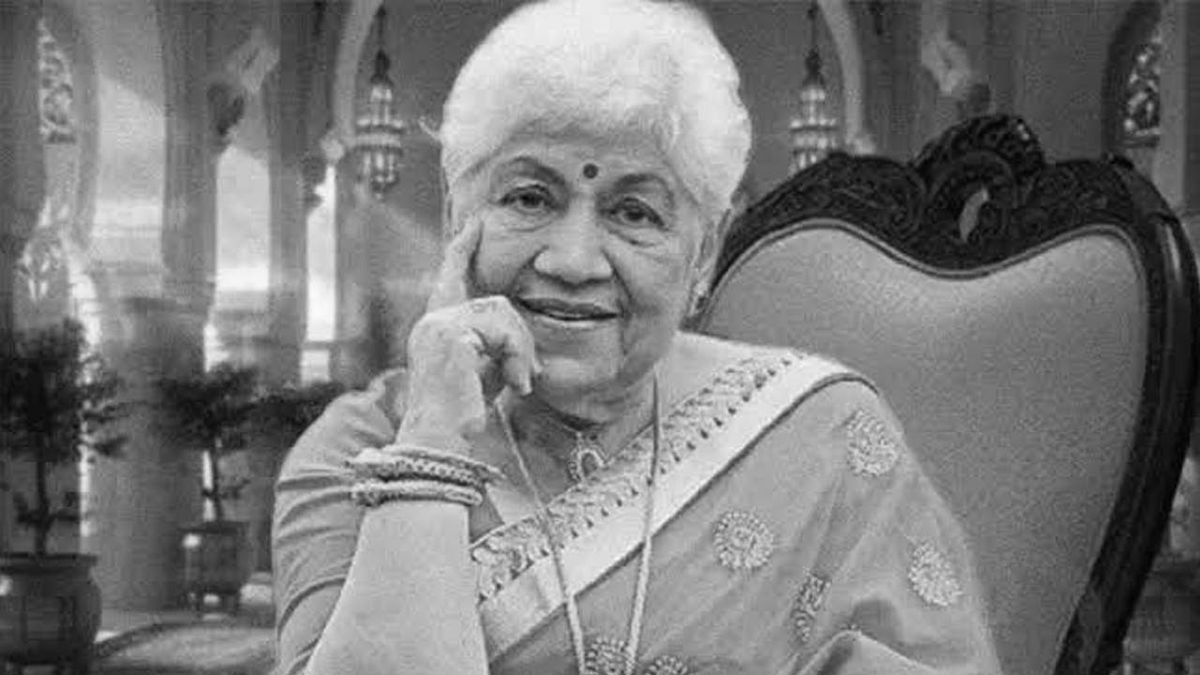 பழம்பெரும் நடிகை சௌகார் ஜானகியின் உடல் தகனம்!