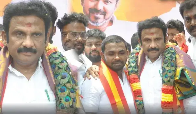 த.வெ.க சட்டமன்ற உறுப்பினர் லட்சுமணனுக்கு மயில் இறகு மாலையை அணிவித்ததால் சர்ச்சை..!