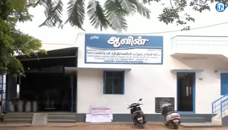 பால் கொள்முதல் விலையை தமிழ்நாடு அரசு உயர்த்தி வழங்க வலியுறுத்தி பால் உற்பத்தியாளர்கள் ஆர்ப்பாட்டம்