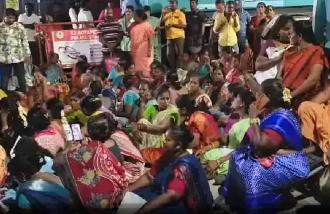 இரவிலும், மழையிலும் தொடரும் தூய்மைப் பணியாளர்கள் போராட்டம்!