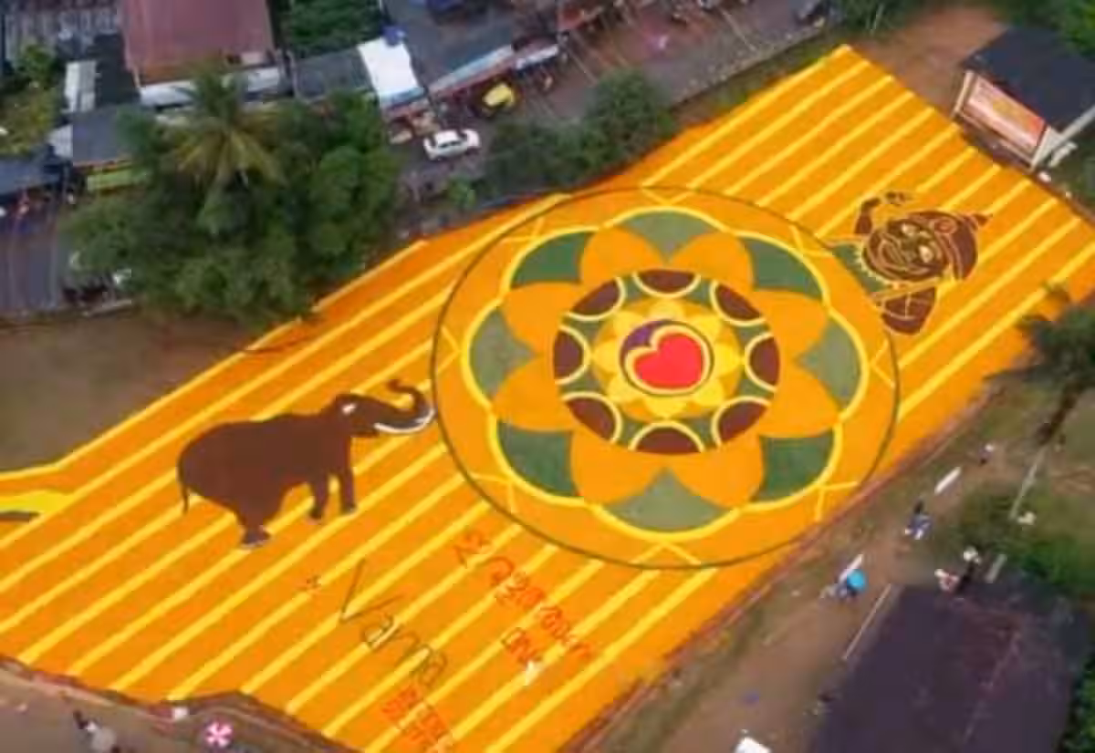 கேரளாவில் களைகட்டியது ஓணம் பண்டிகை; அத்தப்பூ கோலமிட்டு கொண்டாட்டம்