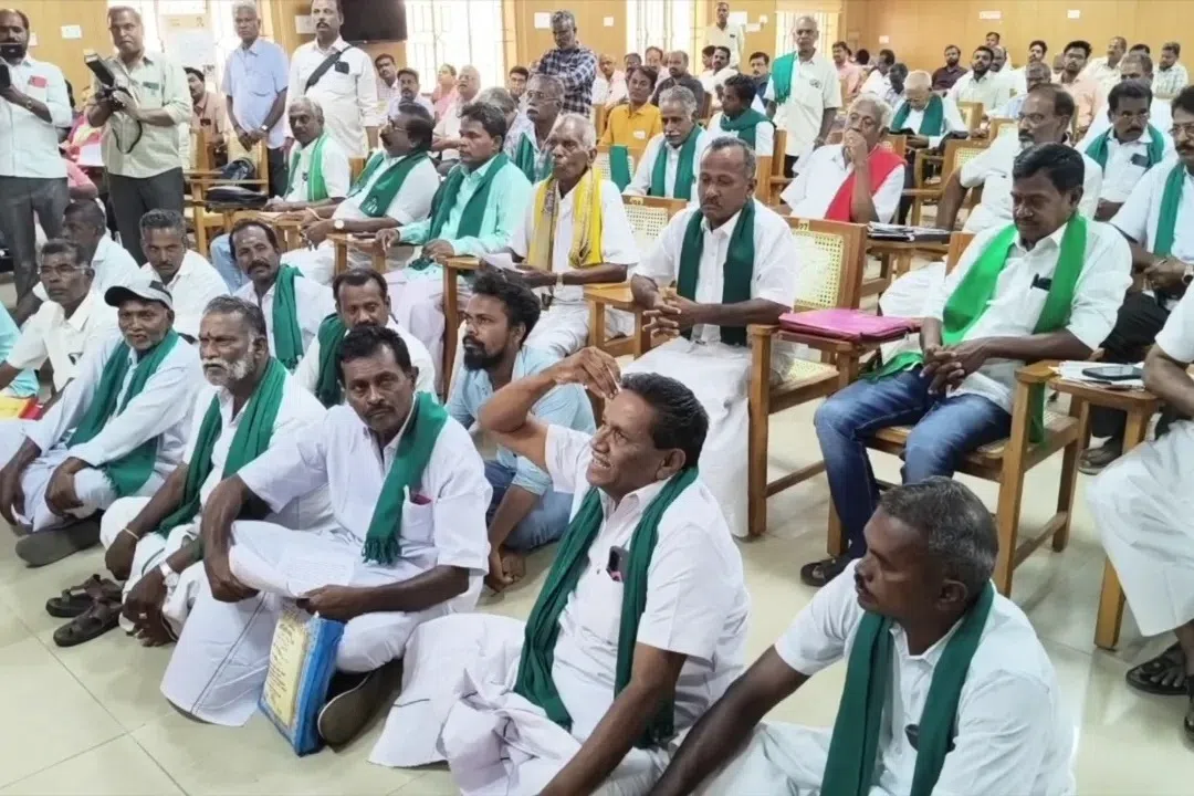 மணல் அள்ளுதல்: ரூ.2.88 கோடி லஞ்சம், விவசாயிகள் போராட்டம்