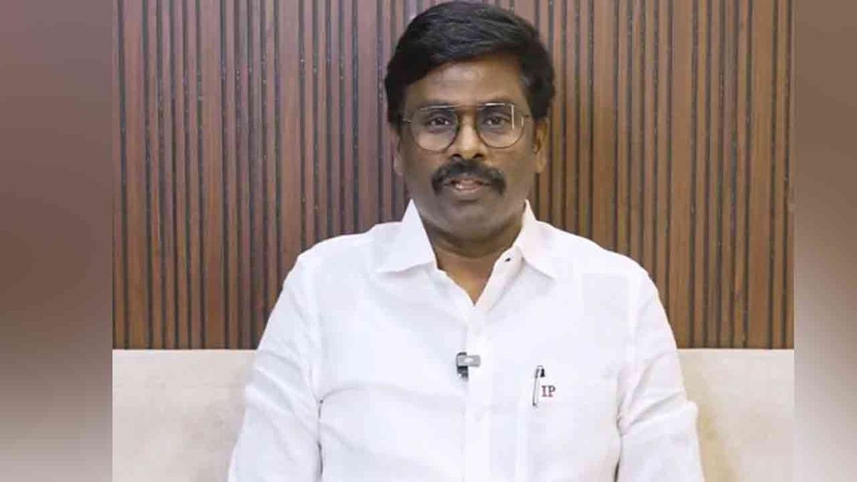பெரியார், அம்பேத்கர், நேரு பெயர்களை நீக்க எங்கிருந்து துணிச்சல் வந்தது?”