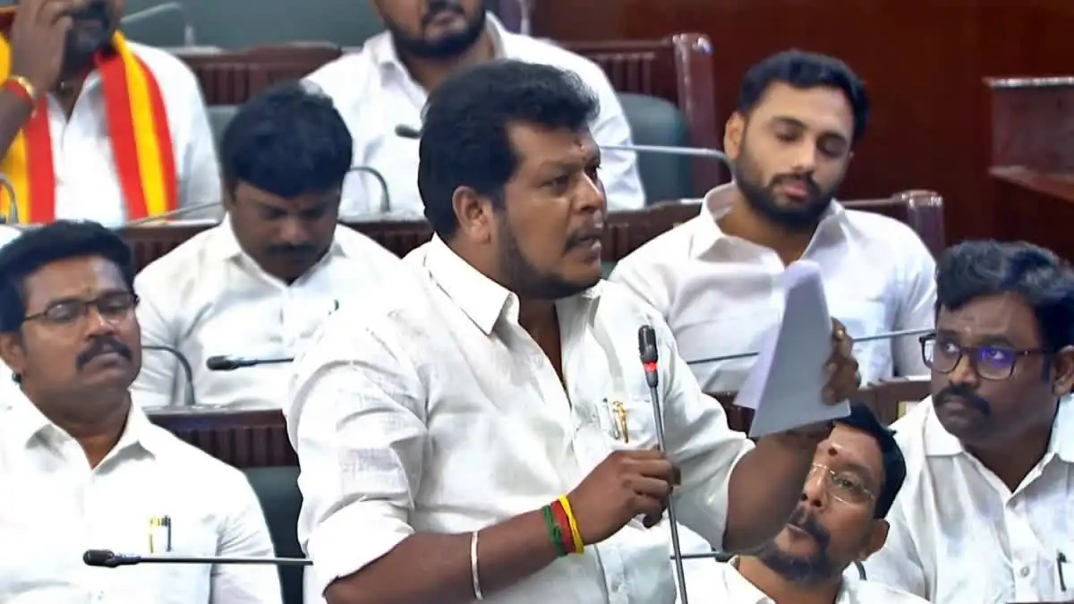 பொங்கலுக்கு வேட்டி 4 முழமா? 8 முழமா? சட்டசபையில் நடந்த சுவாரஸ்ய விவாதம்!