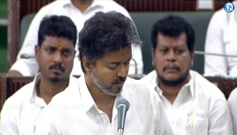 ஓட்டுநர் உரிமம் மற்றும் வாகன பதிவுச் சான்றிதழ் டிஜிட்டல் முறையில் அறிமுகம்: முதலமைச்சர் விஜய்