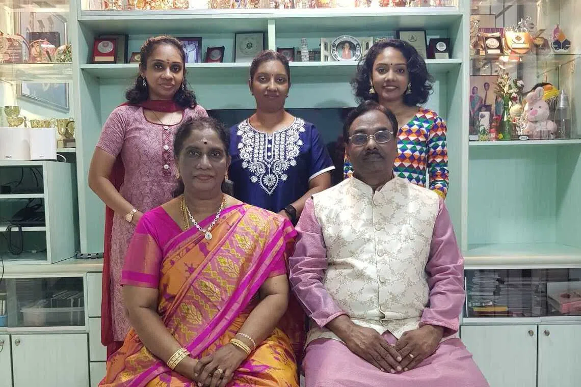 இளங்கோ குடும்பத்தின் தமிழாசிரியர் விருதுகளும் கற்பித்தல் பணியும்