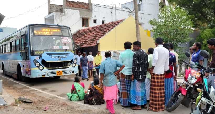 பெரம்பலூர்:குடிநீர் வழங்க கோரி காலி குடங்களுடன் சாலை மறியல்!