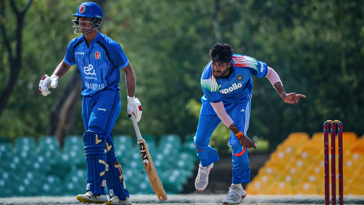 யாஷ் தாக்கூருக்கு எல்லாம் எப்படி வாய்ப்பு கிடைக்குது? இது புவனேஸ்வர் குமாருக்கு செய்யும் அநியாயம்