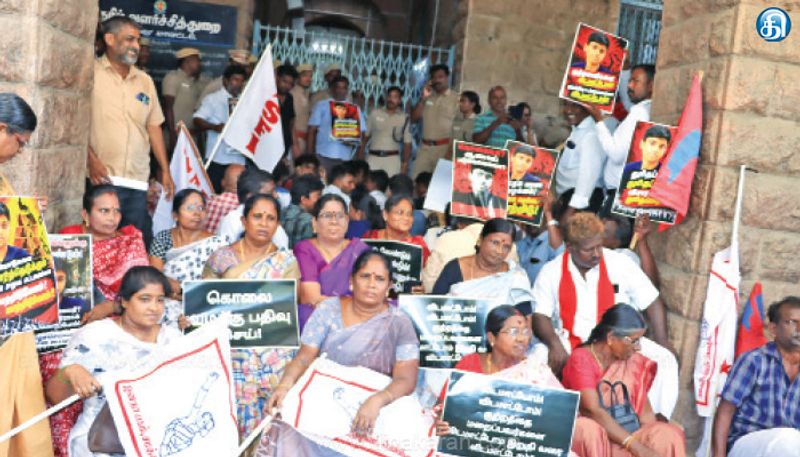 மாணவன் ஆணவக்கொலை சர்ச்சை மதுரை கலெக்டர் அலுவலகம் முற்றுகை: தரதரவென இழுத்துச் சென்று போராட்டகாரர்கள் கைது
