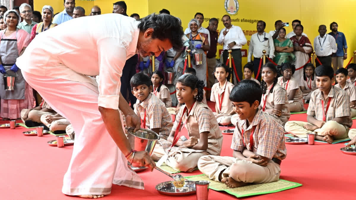 பசிப்பிணி போக்கிய பள்ளிக்கூடங்கள்: காமராஜரின் மதிய உணவு முதல் காலை உணவுத் திட்டம் வரை