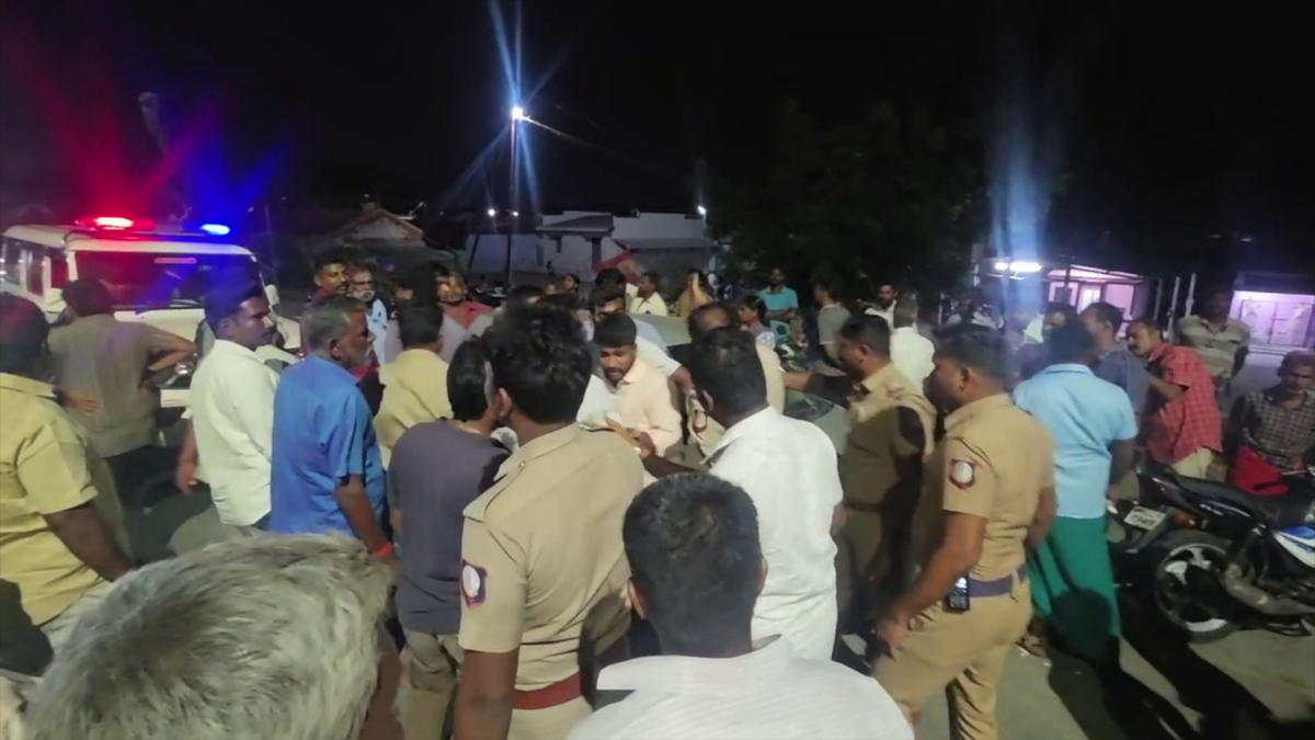 தாராபுரம் இடைதேர்தல் தவெக வேட்பாளர் சத்தியபாமா தீவிர வாக்கு சேகரிப்பு..