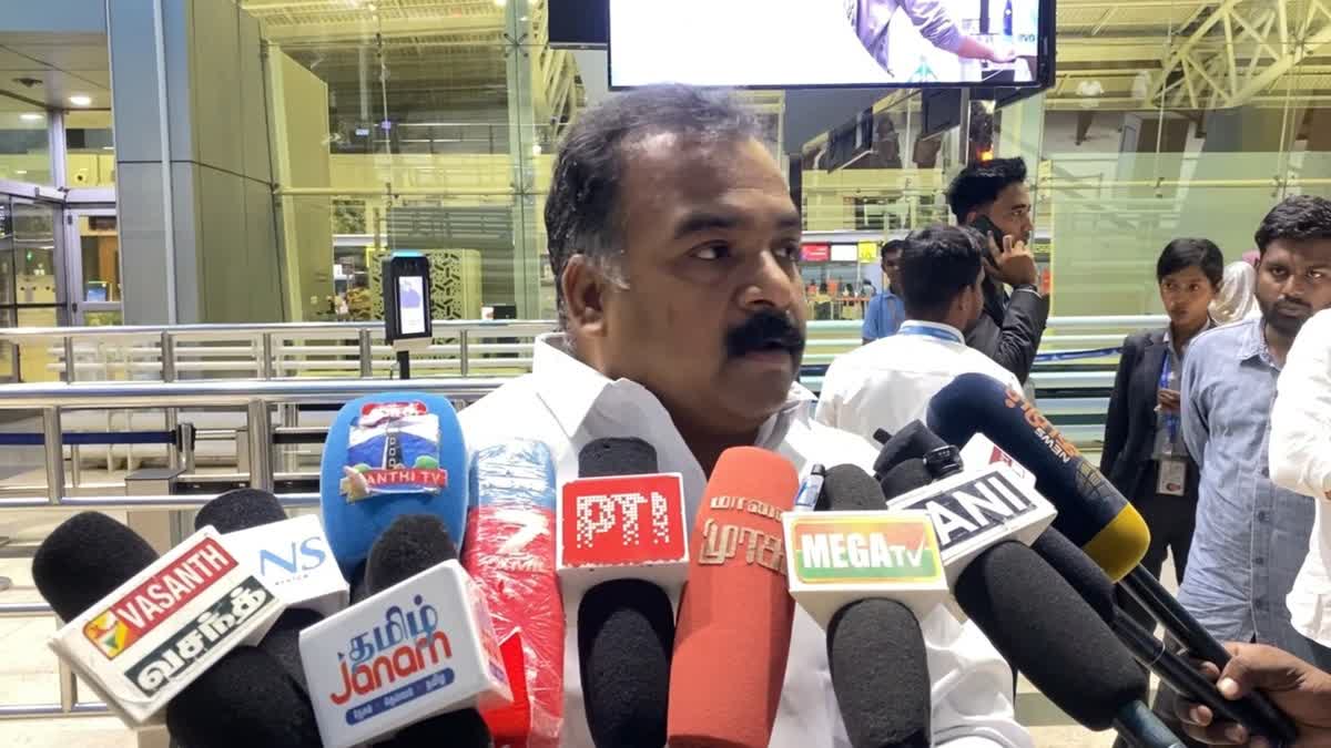தலைமைத் தேர்தல் ஆணையர் பதவி விலக வேண்டும்